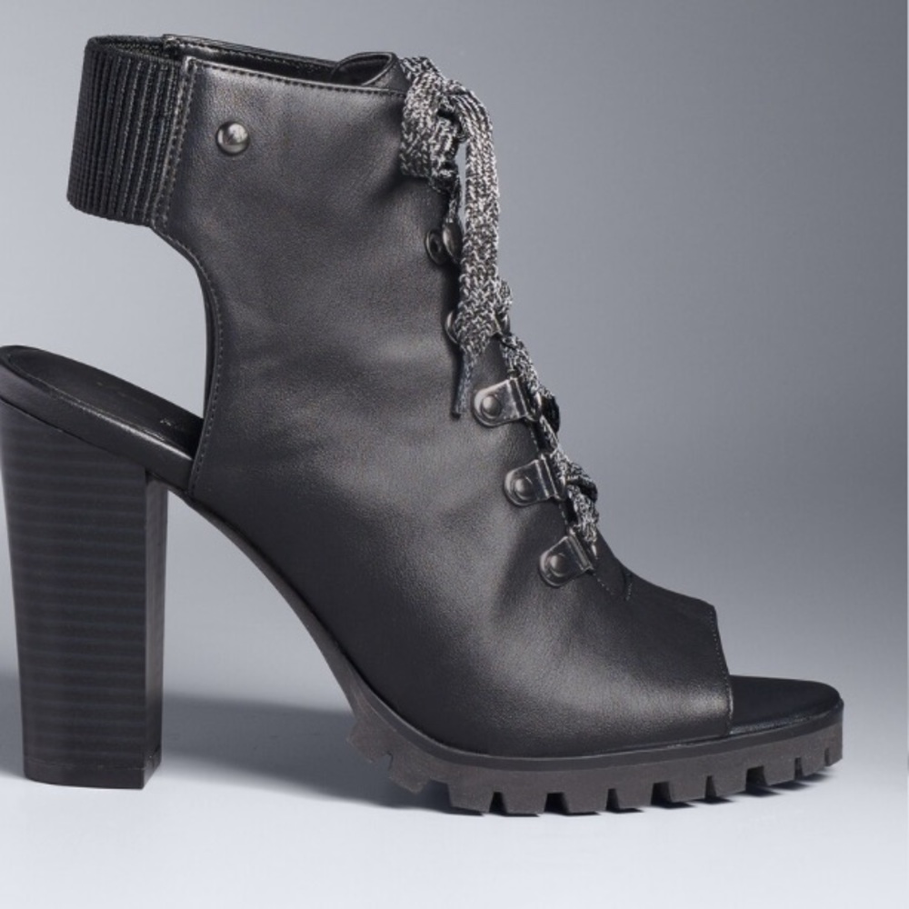 Simply Vera Vera Wang Shanghai peep toe boots